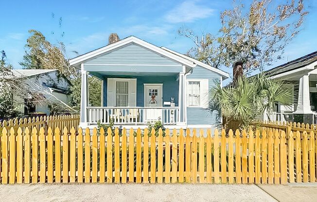 4 Bedroom 2 Bath Bungalow, in Forsyth Park- Available Jan 3rd!!!