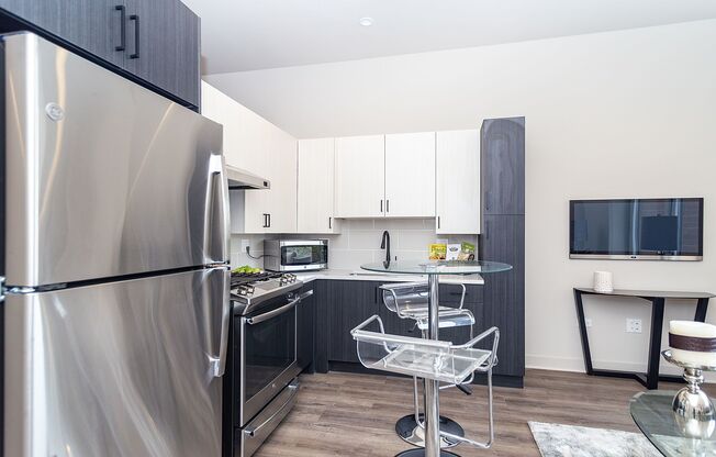 1 bed, 1 bath, 690 sqft, $1,995, Unit 410