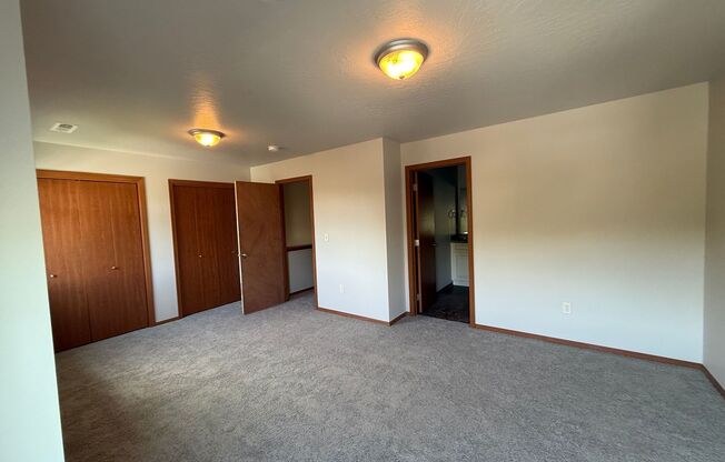 10419-10421 Maxwell Lane