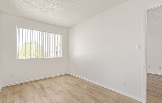 2 beds, 1 bath, 700 sqft, $1,150, Unit 221