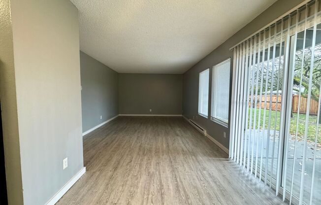 2 beds, 1 bath, 950 sqft, $1,595, Unit 05