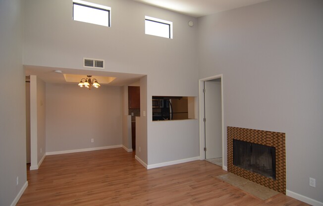 Recently Remodeled 2 Bedroom 2 Bath Condo! Close to the U of A!