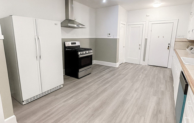 Best located house in West Campus, 6 large bedrooms open floorplan.