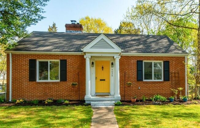 Sauer's Garden Gem: Lovely 3 Bedroom, 1.5 Bathroom Rancher!