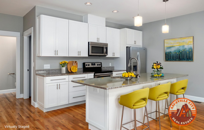Beautiful & Modern 3-Bedroom Townhome near Downtown Asheville (Garage Included)