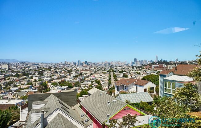 Bernal Heights: Remodeled Single Family Home w/ Views, Hot Tub & Solar Panels
