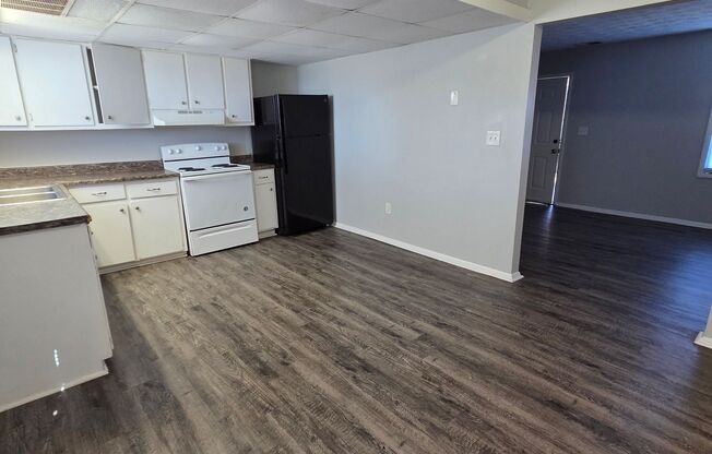 2 beds, 1 bath, 950 sqft, $875, Unit 38