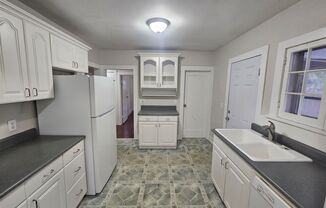 2 beds, 1 bath, $1,895