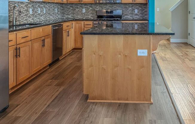 North Plains 4 Bedroom 2.5 Bath Home Available !!