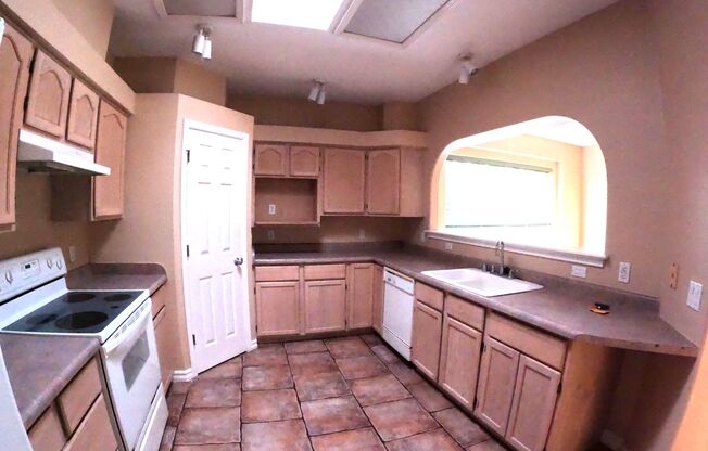 3 beds, 2 baths, $1,650