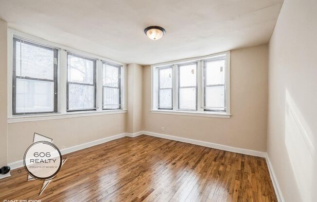 Vintage Hyde Park Apts!