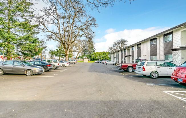 2 beds, 1 bath, 880 sqft, $1,395, Unit #1