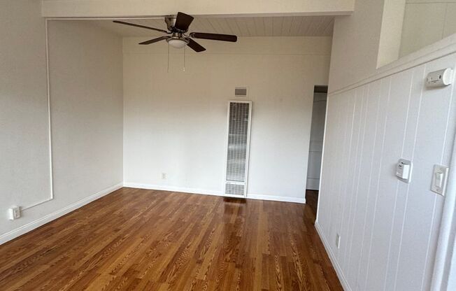 Comfortable 1-Bedroom in Gardena with Parking !!!! - $1,695.00