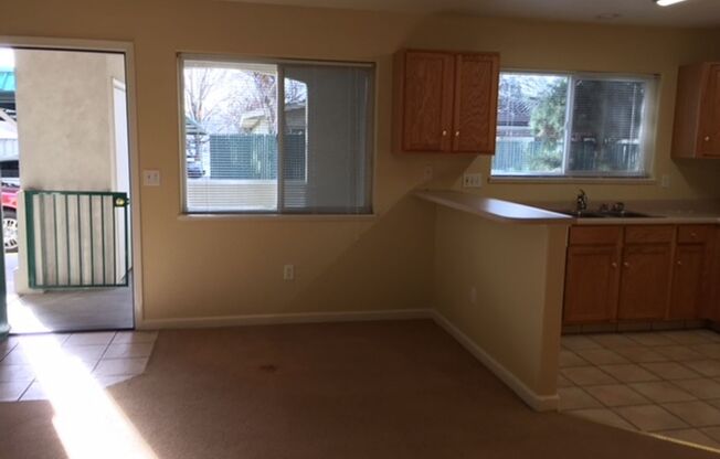 1 bed, 1 bath, 822 sqft, $1,425, Unit 910 H 105