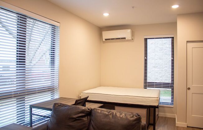 Studio, 1 bath, 470 sqft, $1,320