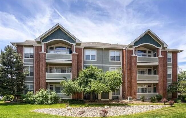 Commuter’s Dream! Spacious 3BD/2BA Cherry Grove Condo in Aurora