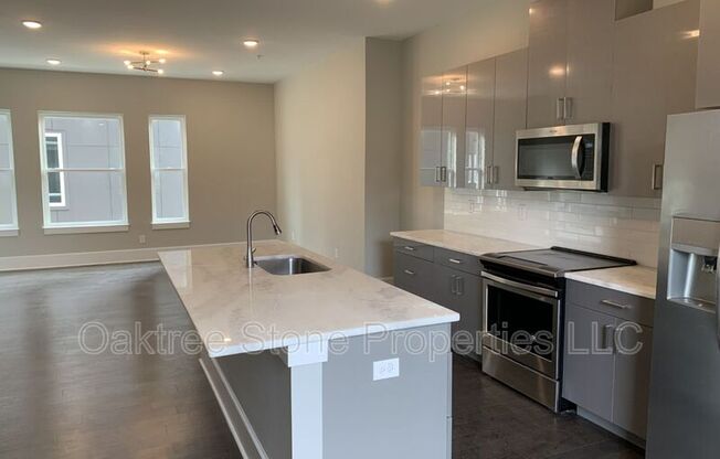 456 PKWY DR NE