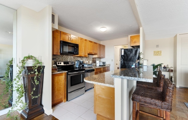 60 Longwood Ave Apt 710