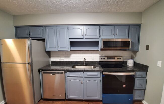 2 beds, 1 bath, $1,200