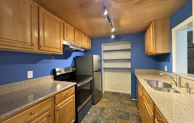 36 GREENTREE LN