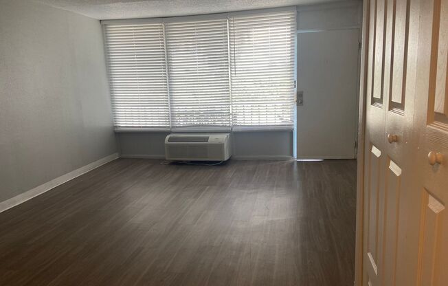 Studio, 1 bath, 500 sqft, $850, Unit 140