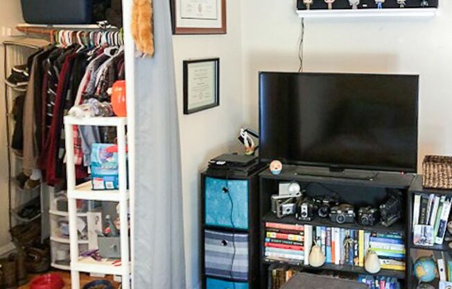 Studio, 1 bath, 350 sqft, $1,185, Unit 1948-2U