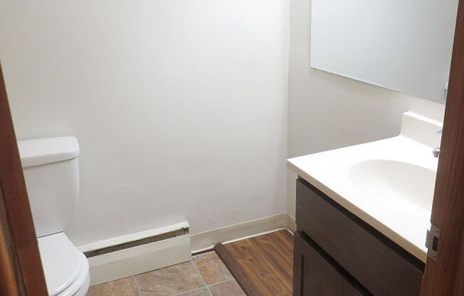3 beds, 1 bath, 950 sqft, $1,424, Unit 5822-3 Russett