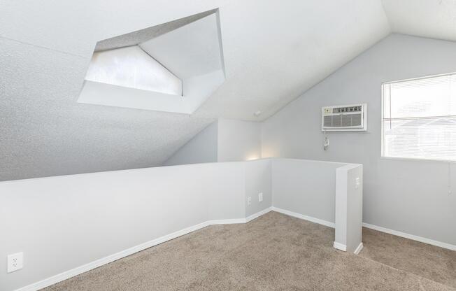 Studio, 1 bath, 550 sqft, $650