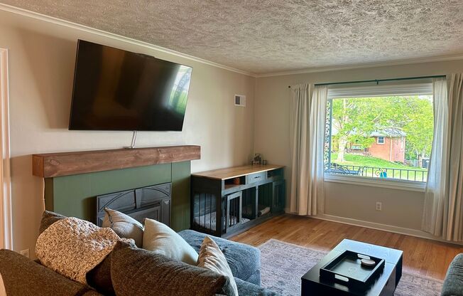 Beautiful house...RESERVE NOW FOR AUGUST 1, 2025