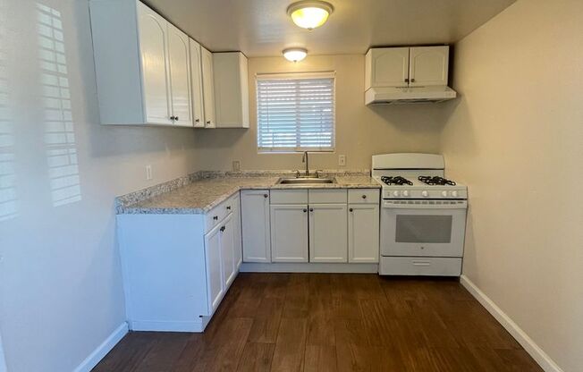 2 beds, 1 bath, 800 sqft, $2,300, Unit 856 1/2