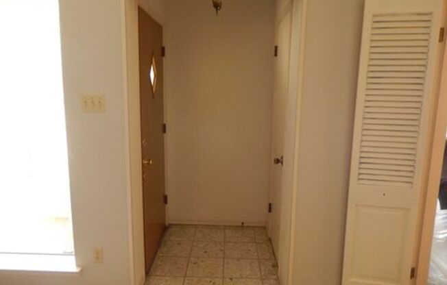 2 bedroom, 2 Bath Duplex in Old Lake Highlands