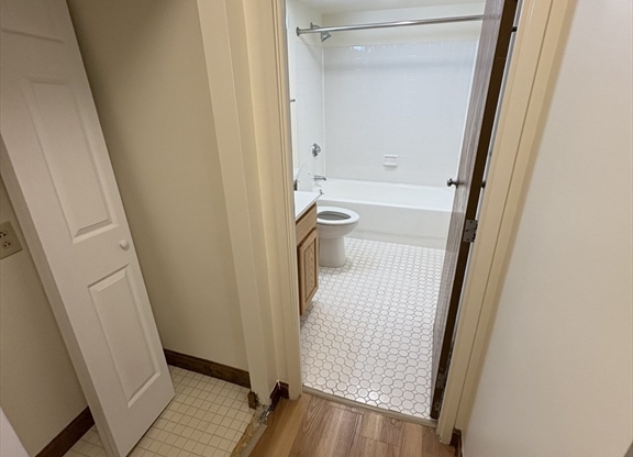 3 beds, 1 bath, 1,000 sqft, $4,500, Unit 3