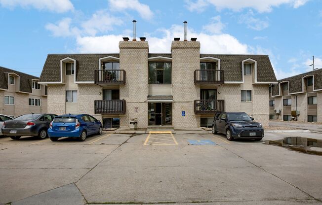 2 beds, 1 bath, 842 sqft, $1,045, Unit 1640 #13