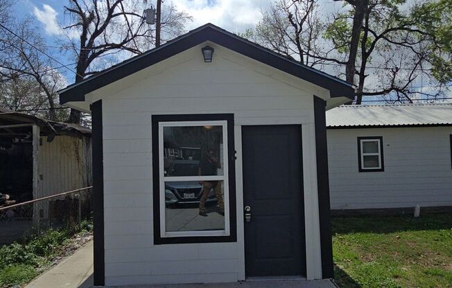 9010 Linda Vista Rd - Unit B **Ask about our NO CASH DEPOSIT option through OBLIGO**