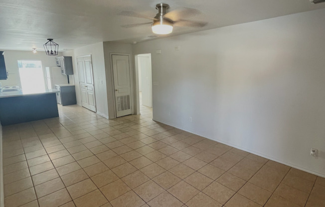 2 beds, 2 baths, $850, Unit B2