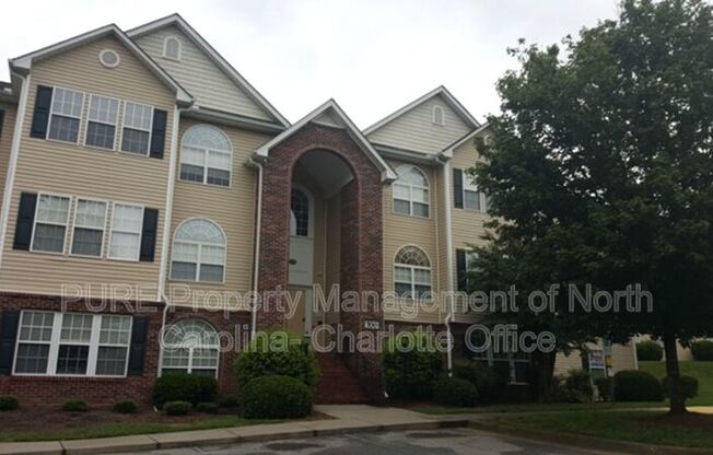 711 IVY GLN DR