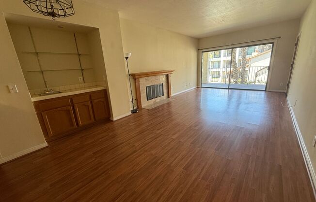 $500 OFF FIRST MONTH'S RENT! Los Caballeros: Upper 2 Bedroom 2 Bath,