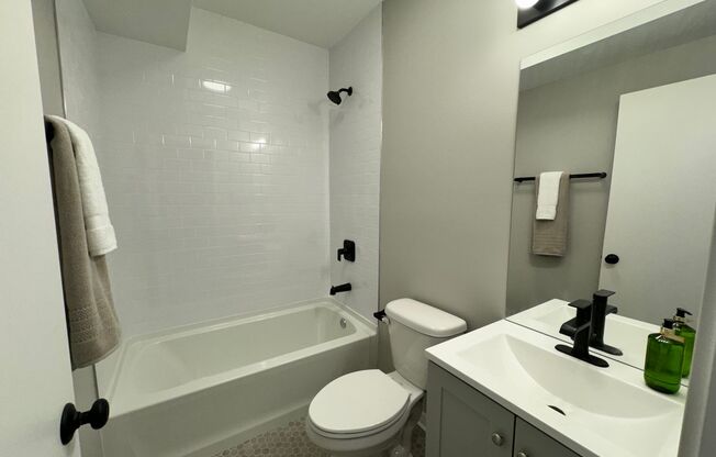 1 bed, 1 bath, $1,475, Unit B03