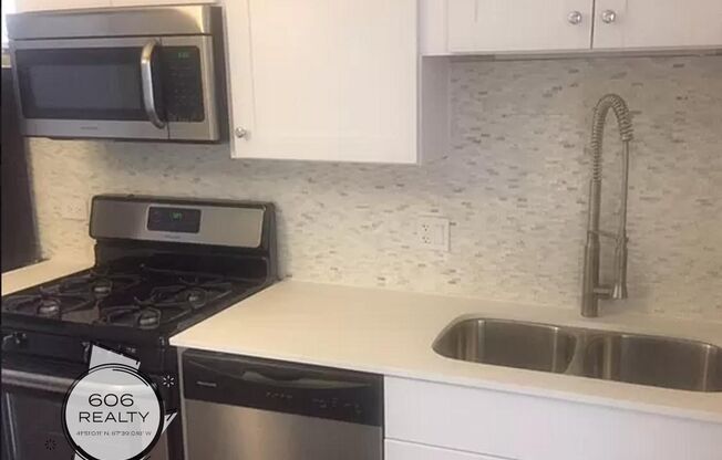 Lincoln Park Apartments on Clybourn!