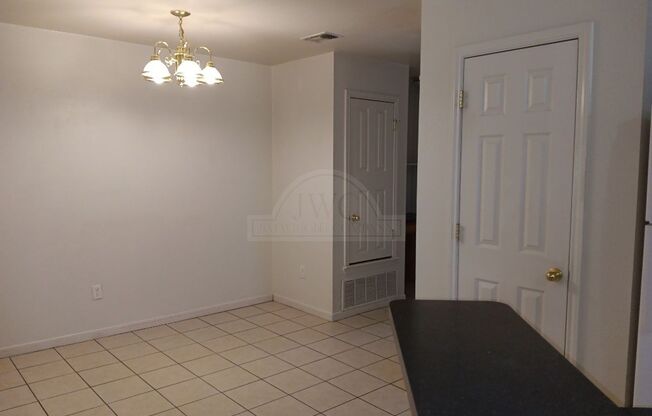 3 beds, 2 baths, $1,250, Unit 1302 Nicholas Cir Unit B