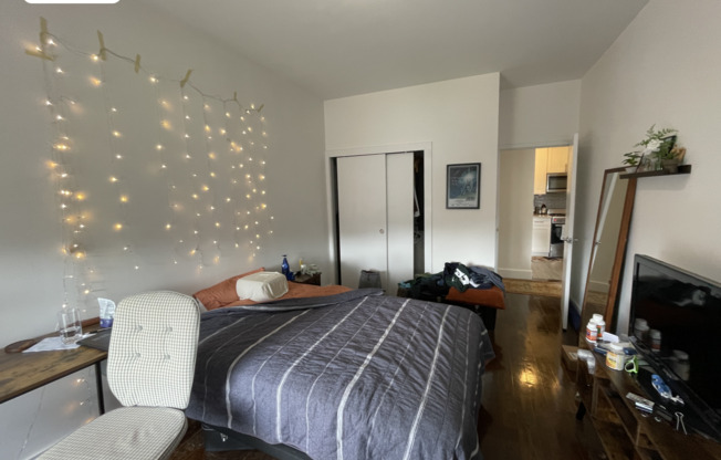 2 beds, 1 bath, $3,195, Unit 5C