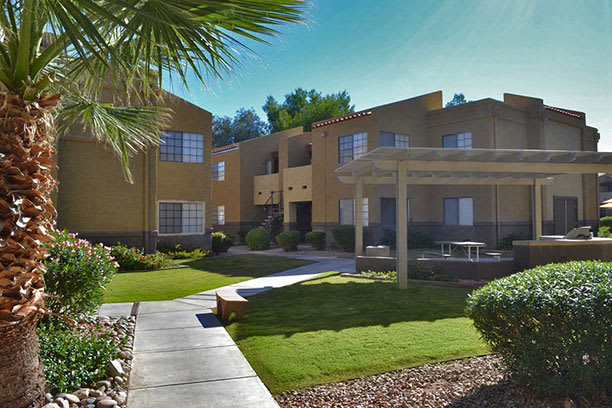 Courtyard Garden Space at River Point Apartments, Tucson, AZ