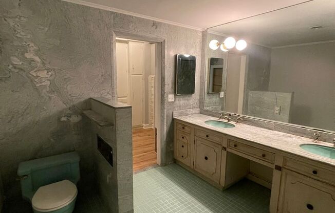 3 beds, 2.5 baths, 2,130 sqft, $3,024, Unit 1200