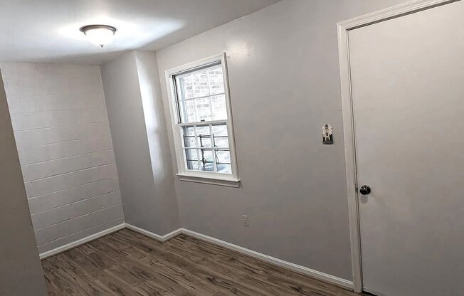 1902 CURTIS CT SE