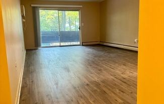 2 beds, 1 bath, 1,020 sqft, $2,300, Unit E112