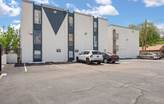 Studio, 1 bath, 420 sqft, $800, Unit 5