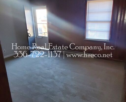 2 beds, 1 bath, $695, Unit 112