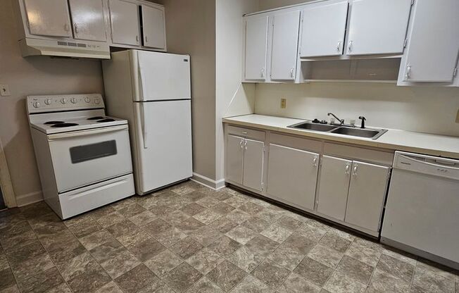 3 beds, 1 bath, $1,095