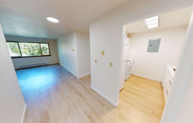 3 beds, 1.5 baths, 877 sqft, $2,583.33, Unit 303
