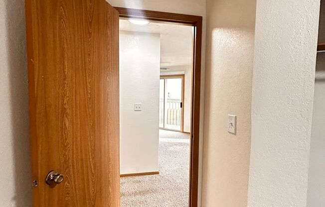 1 bed, 1 bath, 660 sqft, $1,250, Unit H - 074